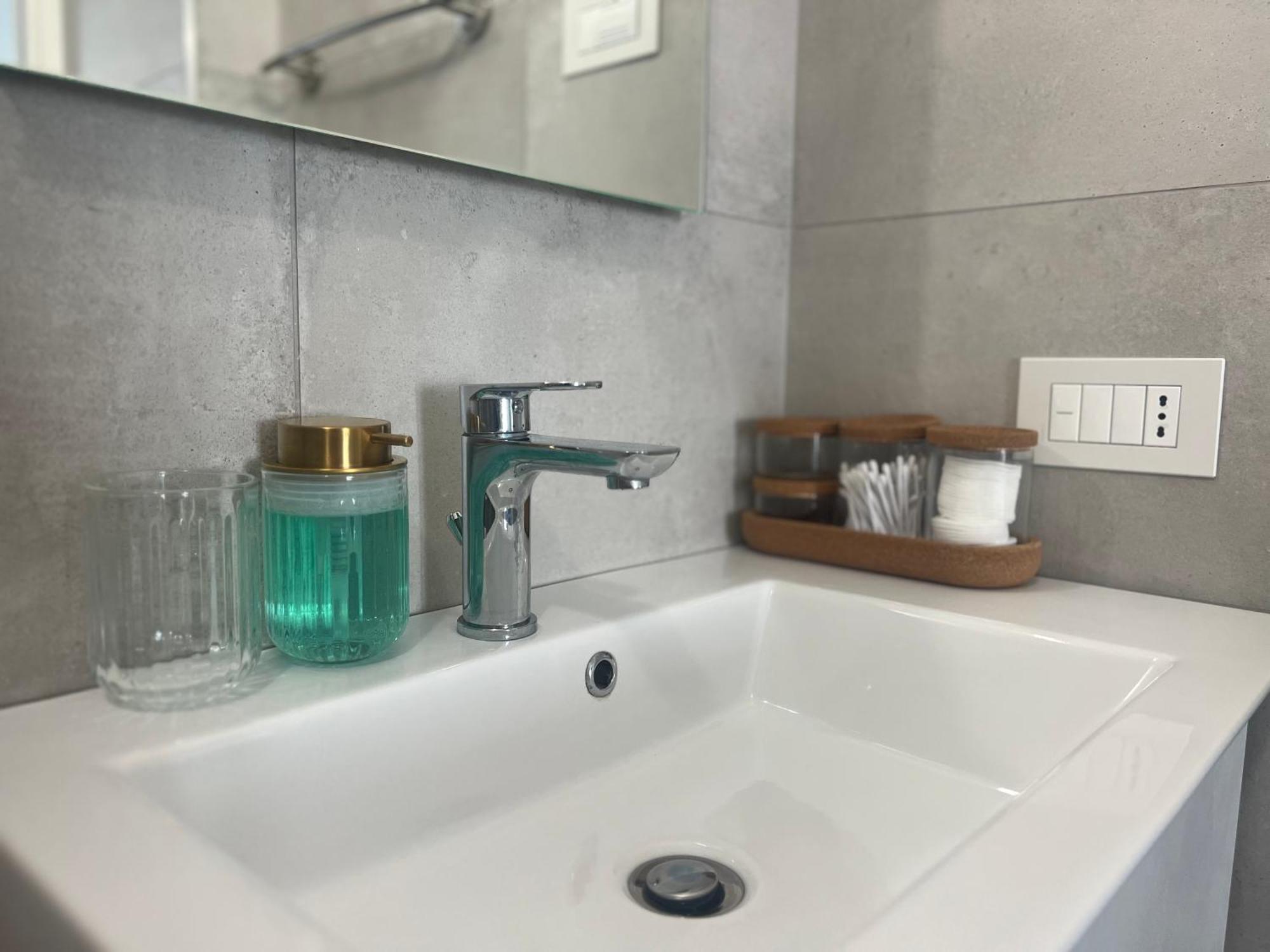 Regina Milano In Melegnano - Wifi, Breakfast Box And Terrace Διαμέρισμα Εξωτερικό φωτογραφία