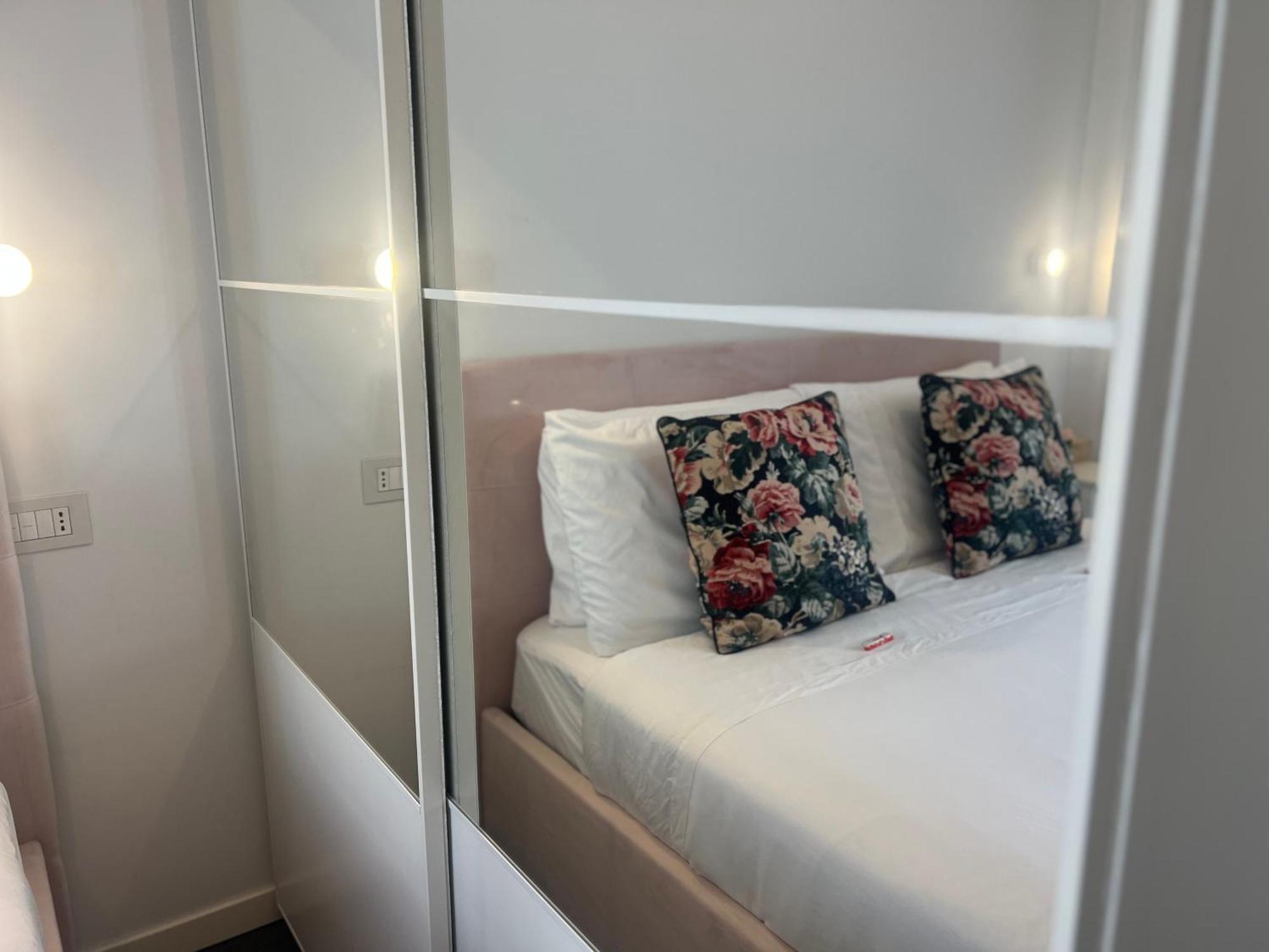 Regina Milano In Melegnano - Wifi, Breakfast Box And Terrace Διαμέρισμα Εξωτερικό φωτογραφία